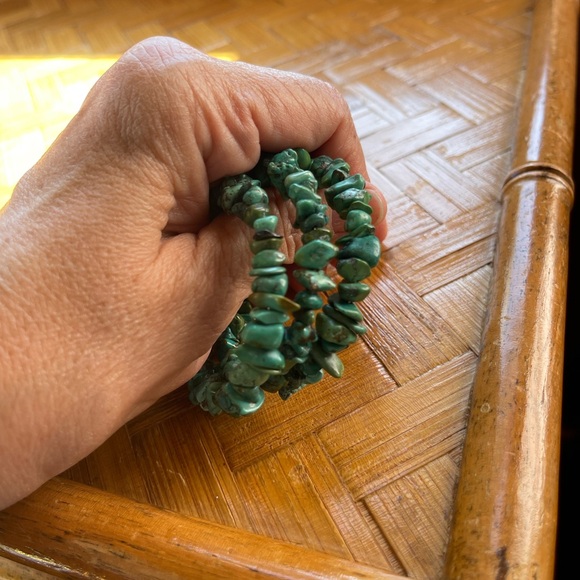 Genuine vintage turquoise chip bracelet on memory wire - Picture 4 of 7